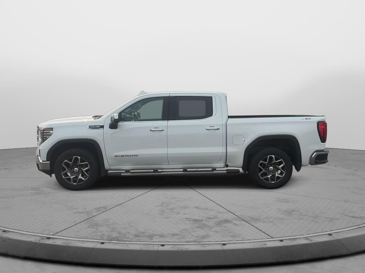 2023 GMC Sierra 1500 SLT - 7