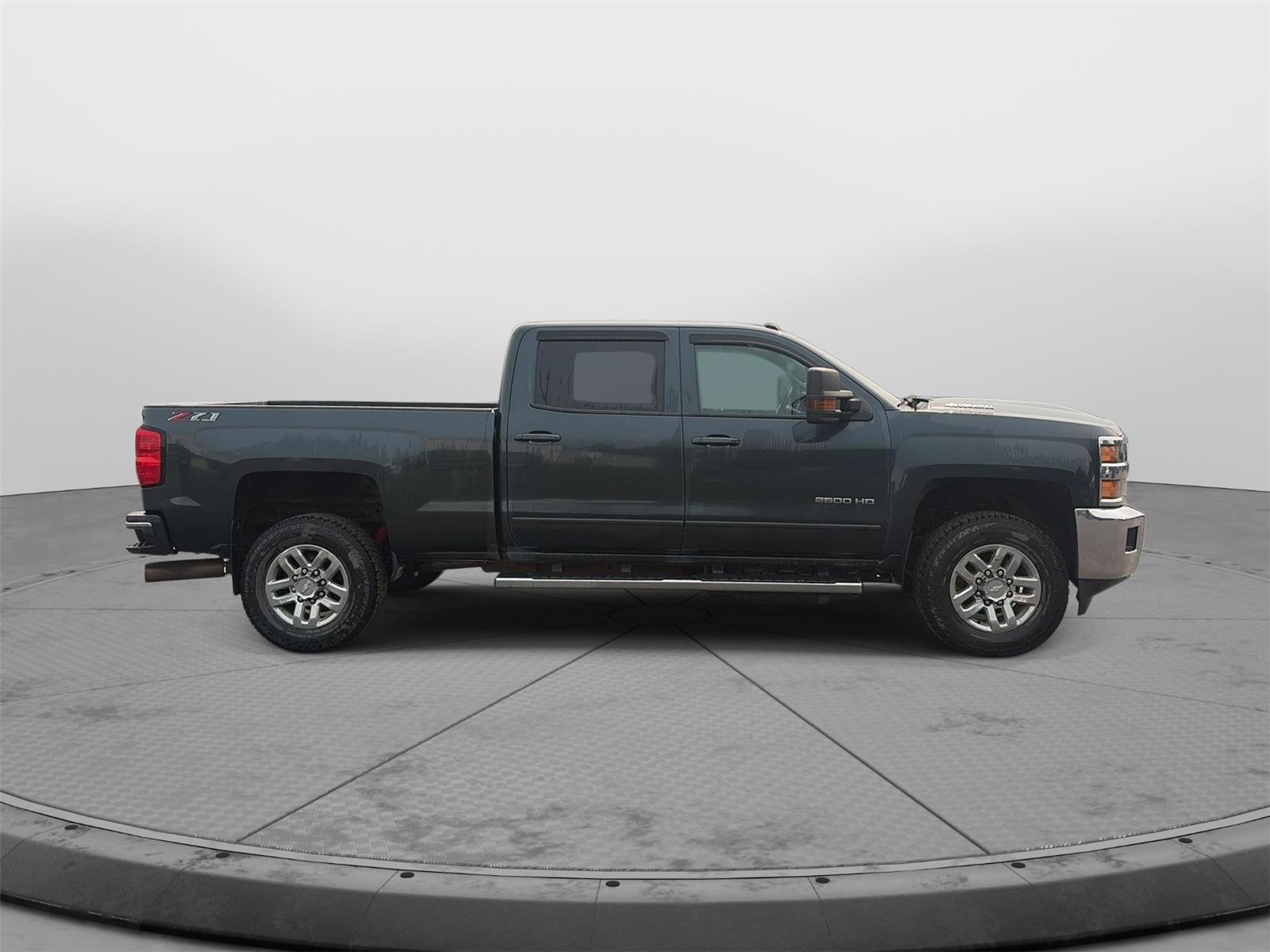 2019 Chevrolet Silverado 2500HD LT - 3