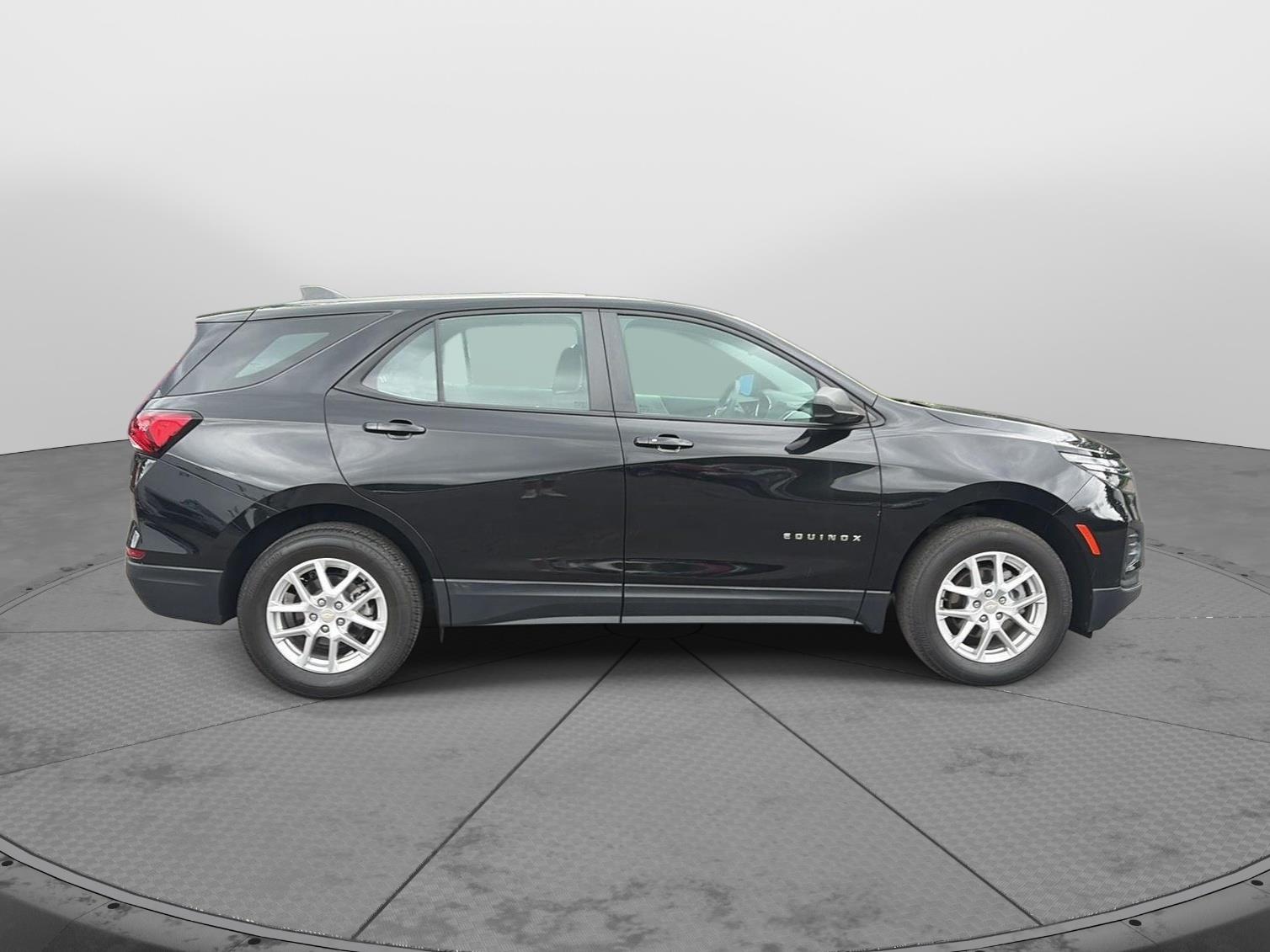2023 Chevrolet Equinox photo 3 of 35