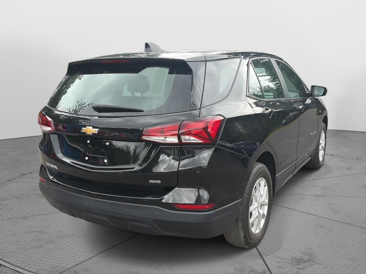 2023 Chevrolet Equinox photo 4 of 35