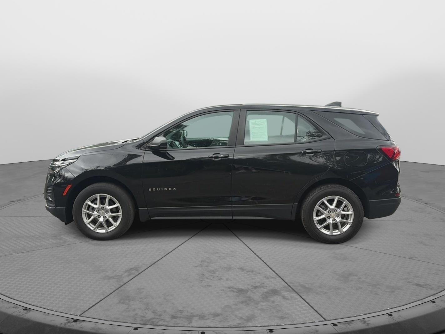 2023 Chevrolet Equinox photo 7 of 35