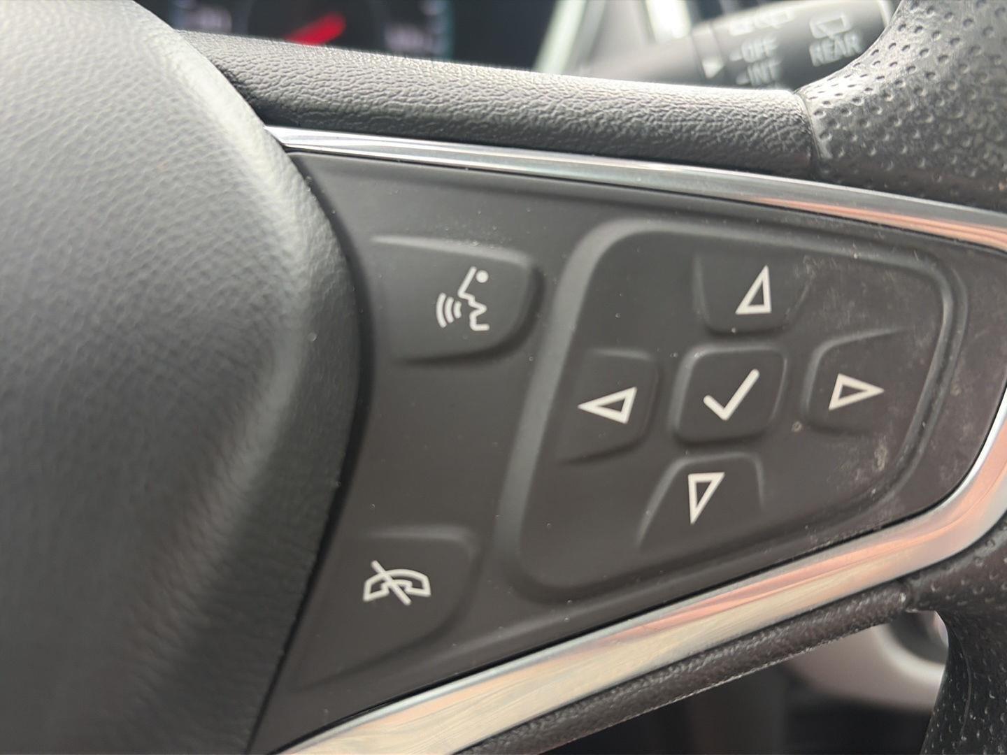2023 Chevrolet Equinox photo 13 of 35
