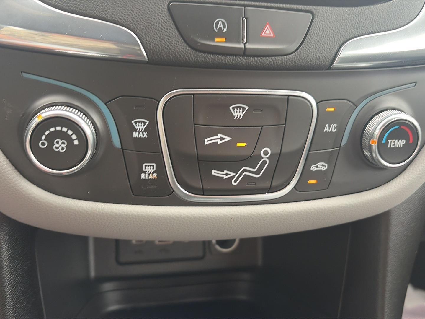 2023 Chevrolet Equinox photo 21 of 35