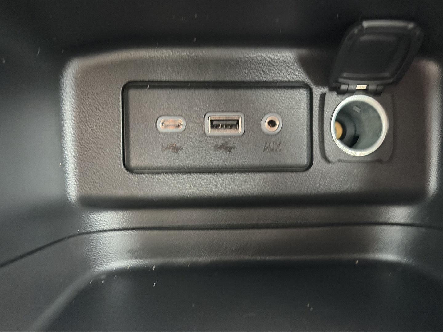 2023 Chevrolet Equinox photo 22 of 35
