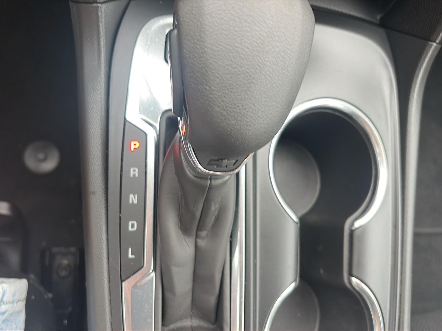 2023 Chevrolet Equinox photo 24 of 35