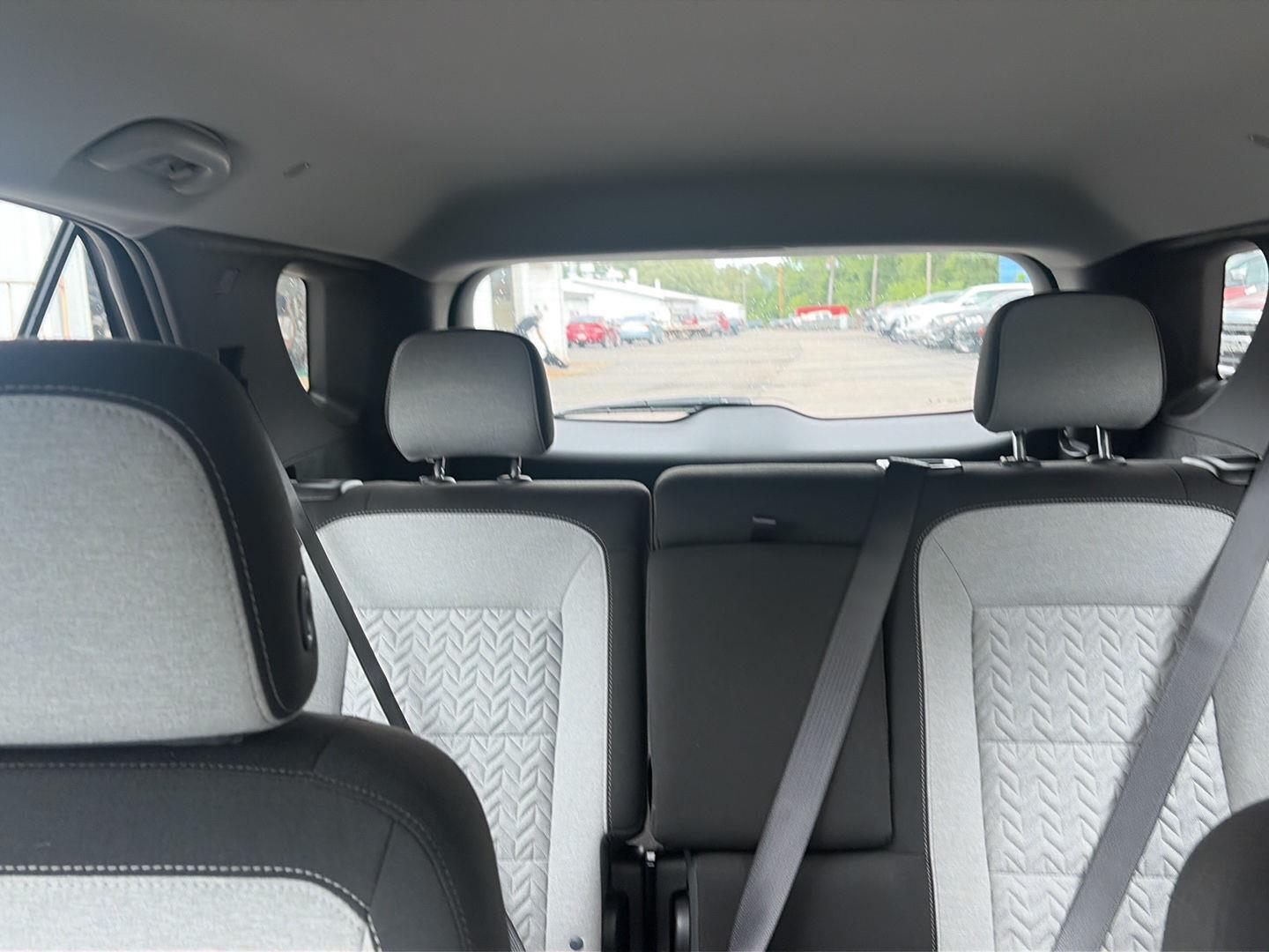 2023 Chevrolet Equinox photo 30 of 35
