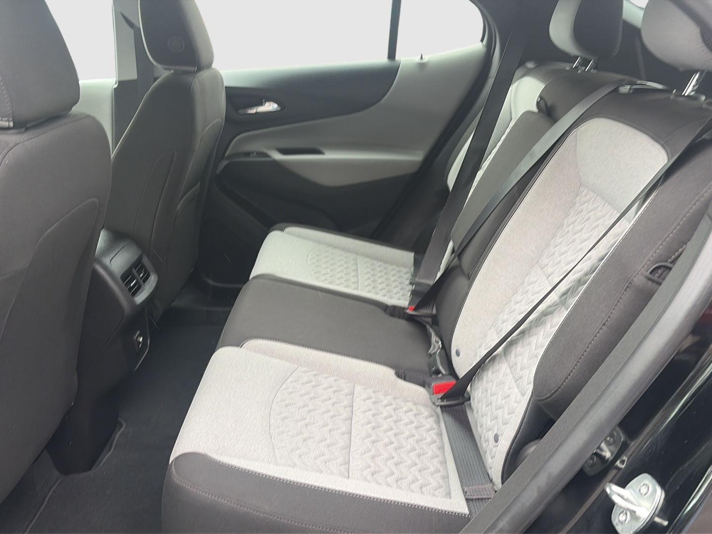 2023 Chevrolet Equinox photo 32 of 35