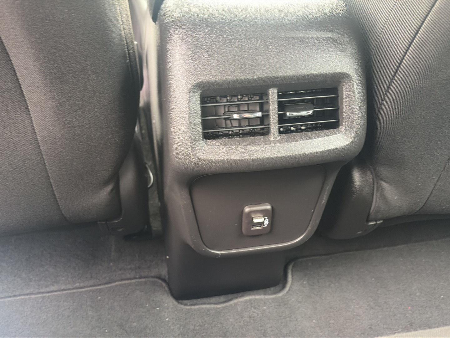 2023 Chevrolet Equinox photo 33 of 35