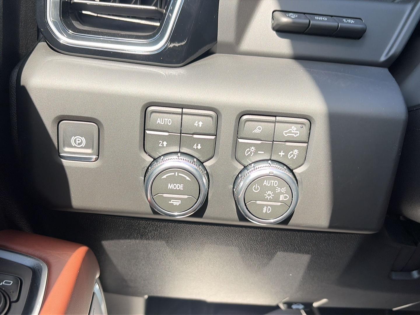2026 GMC Sierra 2500HD photo 32 of 58