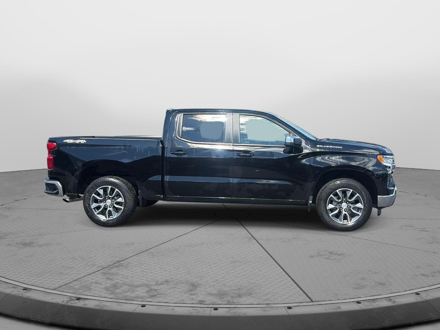 2024 Chevrolet Silverado 1500 LT - 3