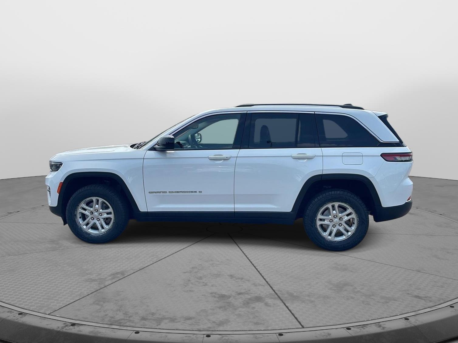 2023 Jeep Grand Cherokee Laredo - 1