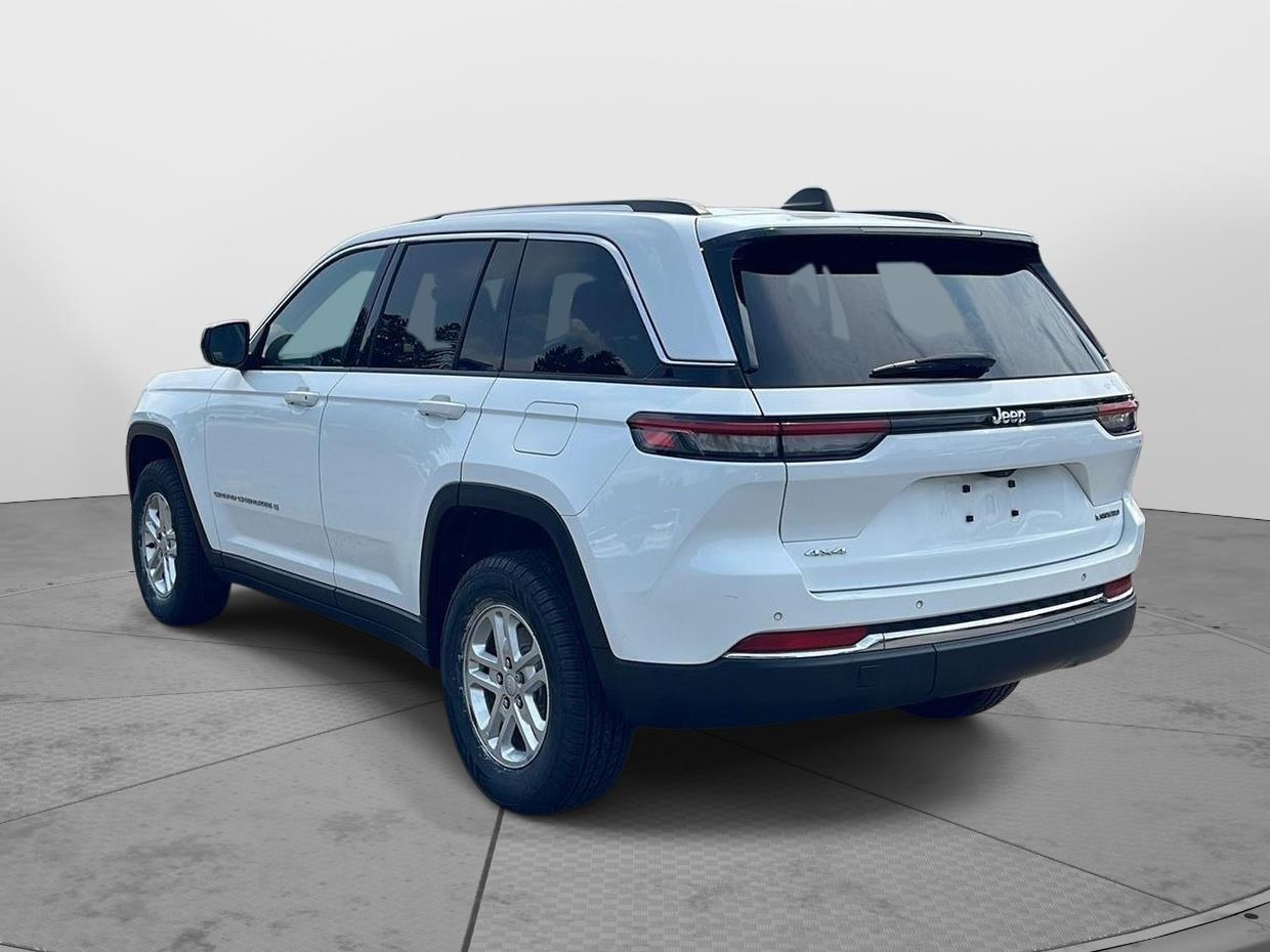 2023 Jeep Grand Cherokee Laredo - 2