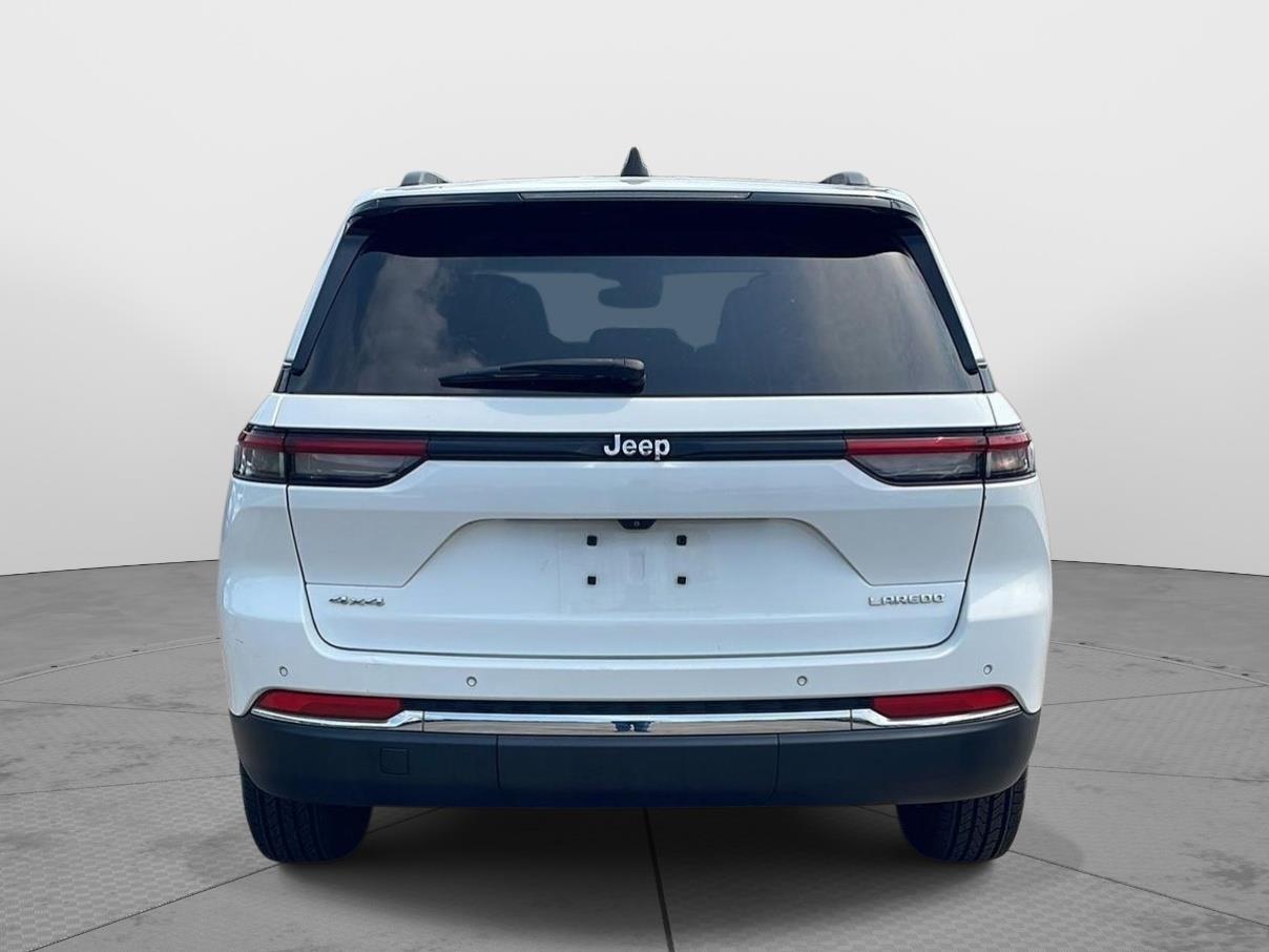 2023 Jeep Grand Cherokee Laredo - 3