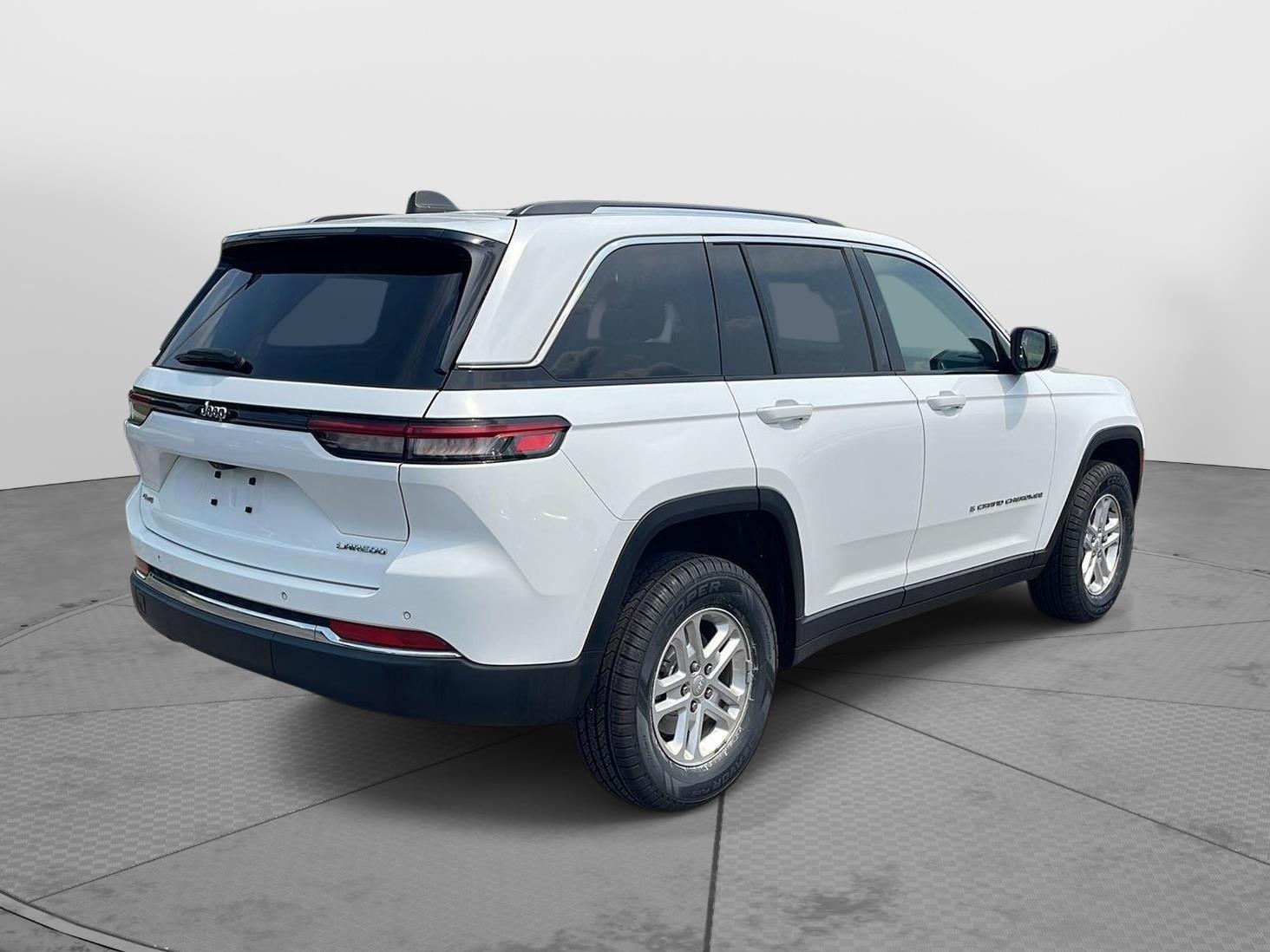 2023 Jeep Grand Cherokee Laredo - 4