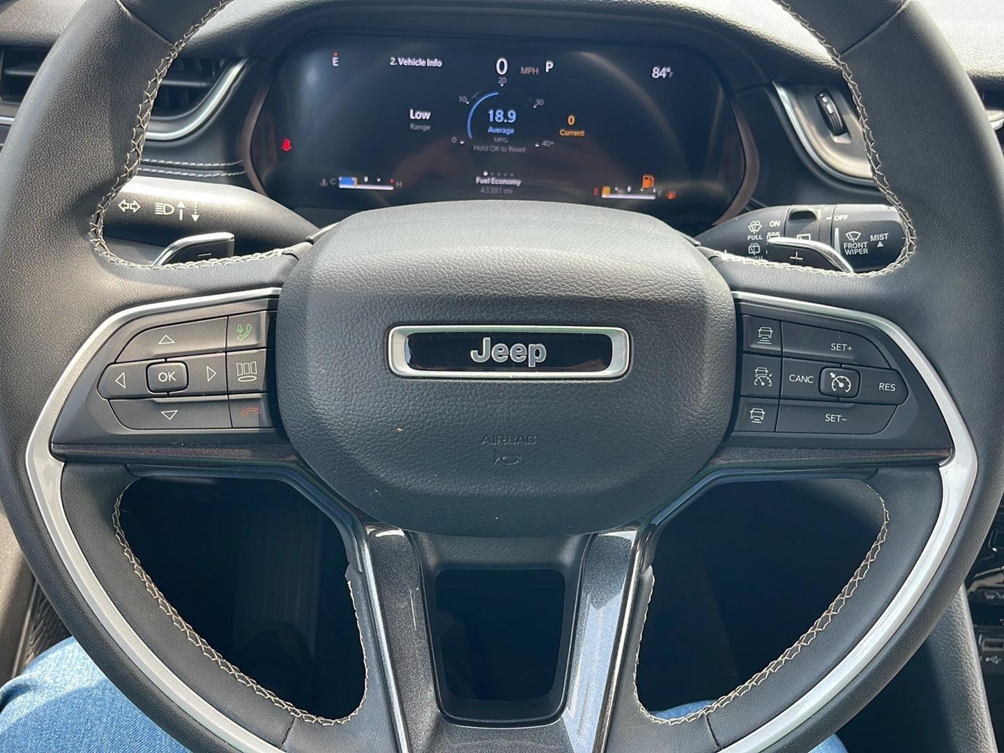 2023 Jeep Grand Cherokee Laredo - 10