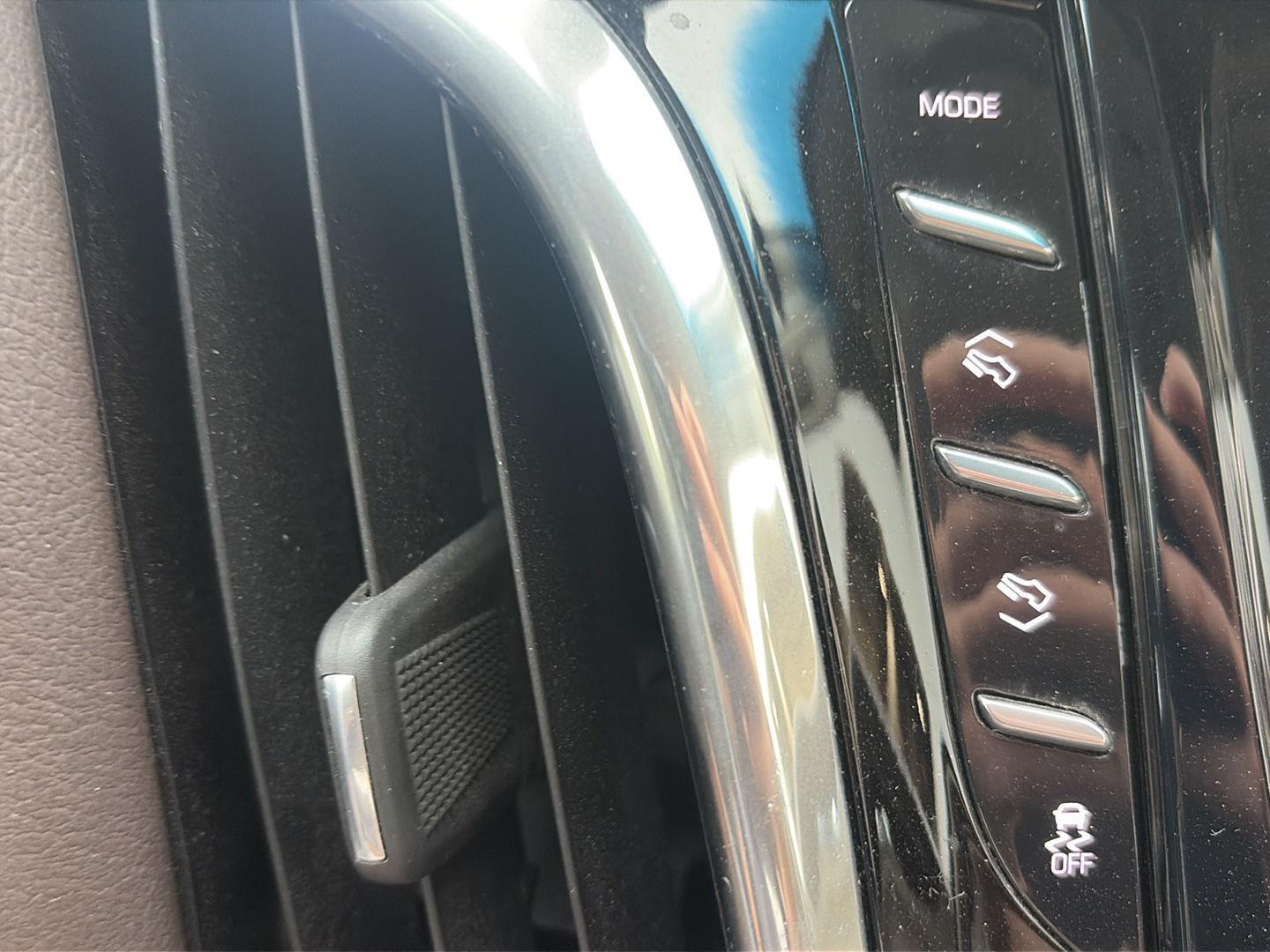 2017 Cadillac Escalade BASE - 11