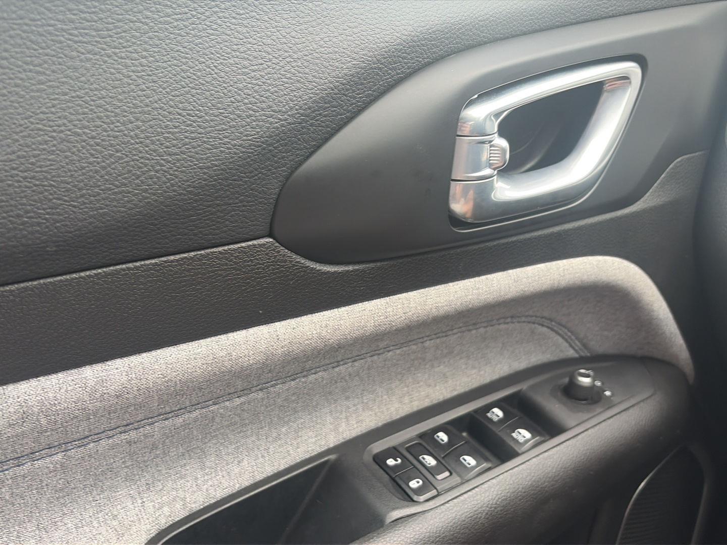 2023 Jeep Compass Latitude at Bud's Auto Sales