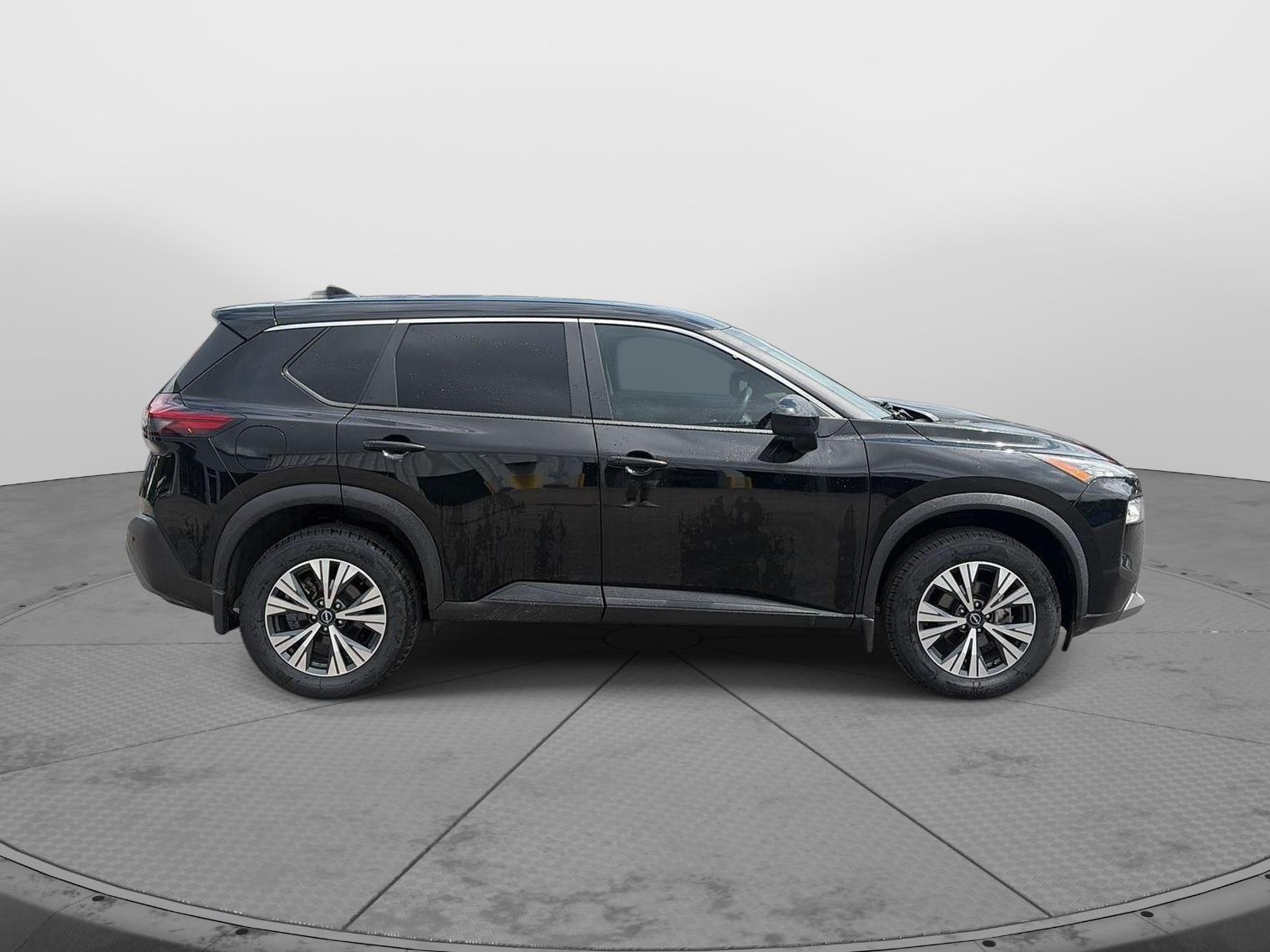 2023 Nissan Rogue SV - 3