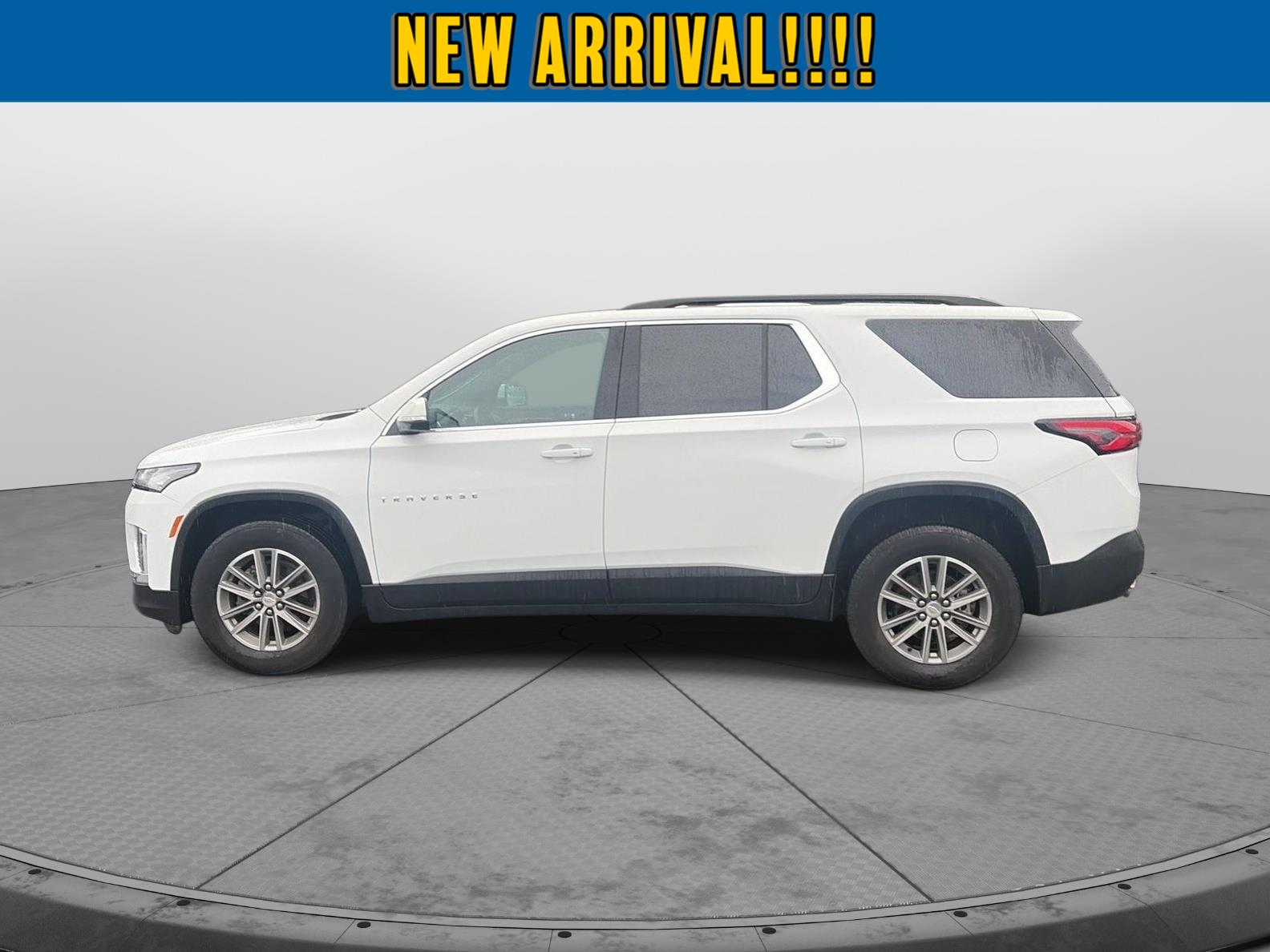 2023 Chevrolet Traverse LT Cloth at Joe Ball GMC
