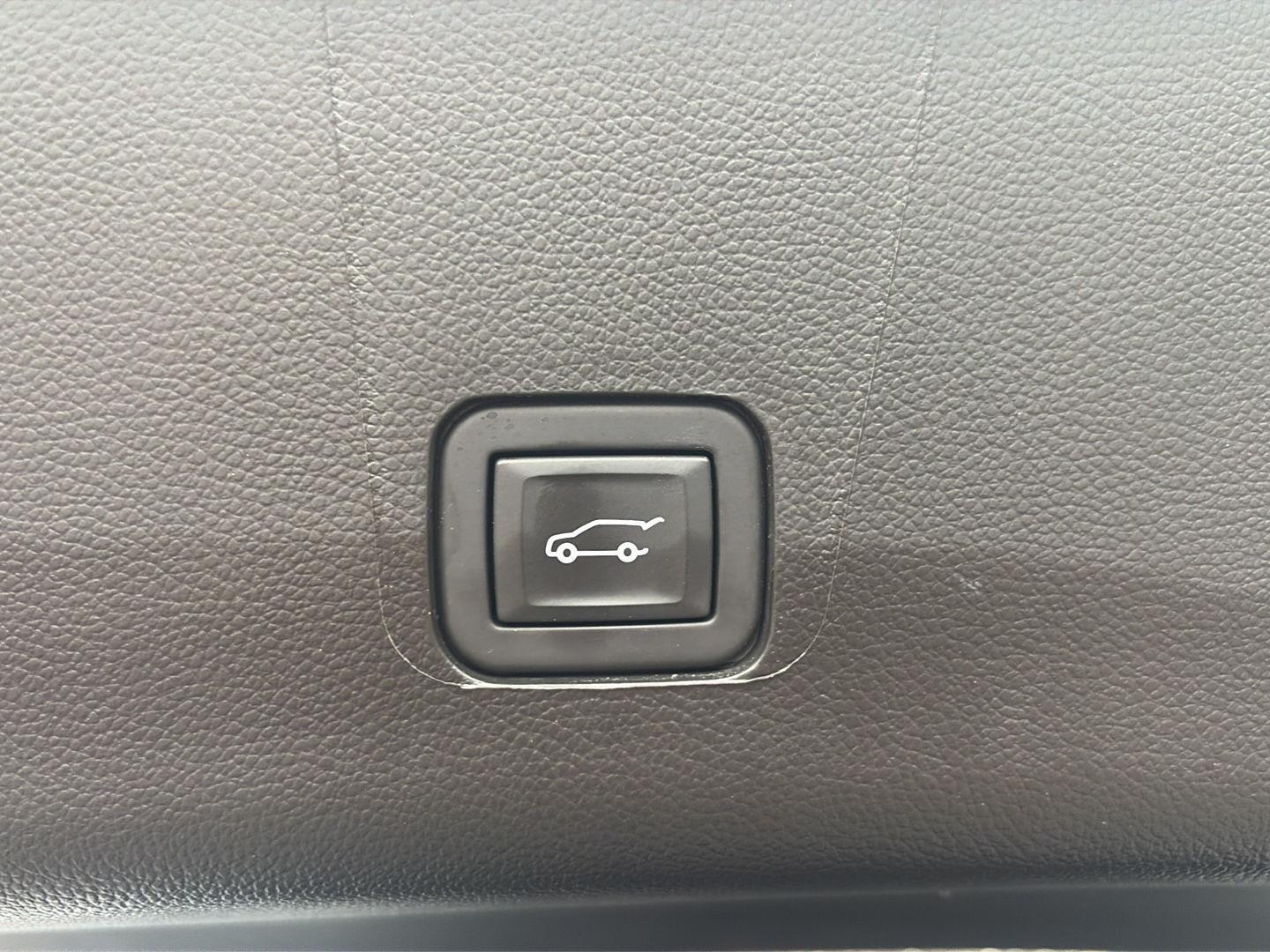 2023 Chevrolet Traverse LT Cloth at Diehl Automotive