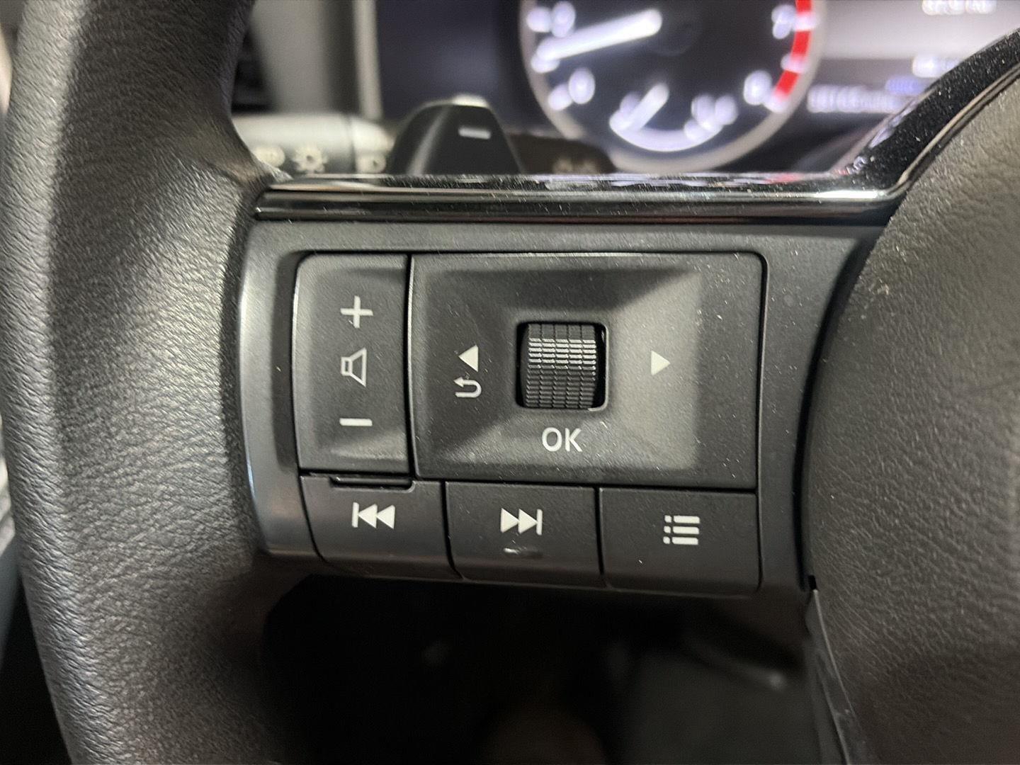 2023 Nissan Rogue SV - 11
