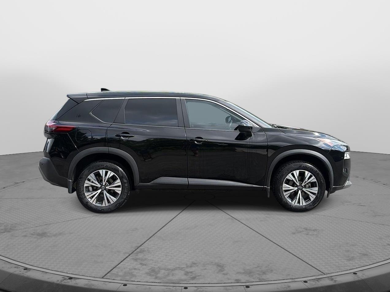 2023 Nissan Rogue SV - 4