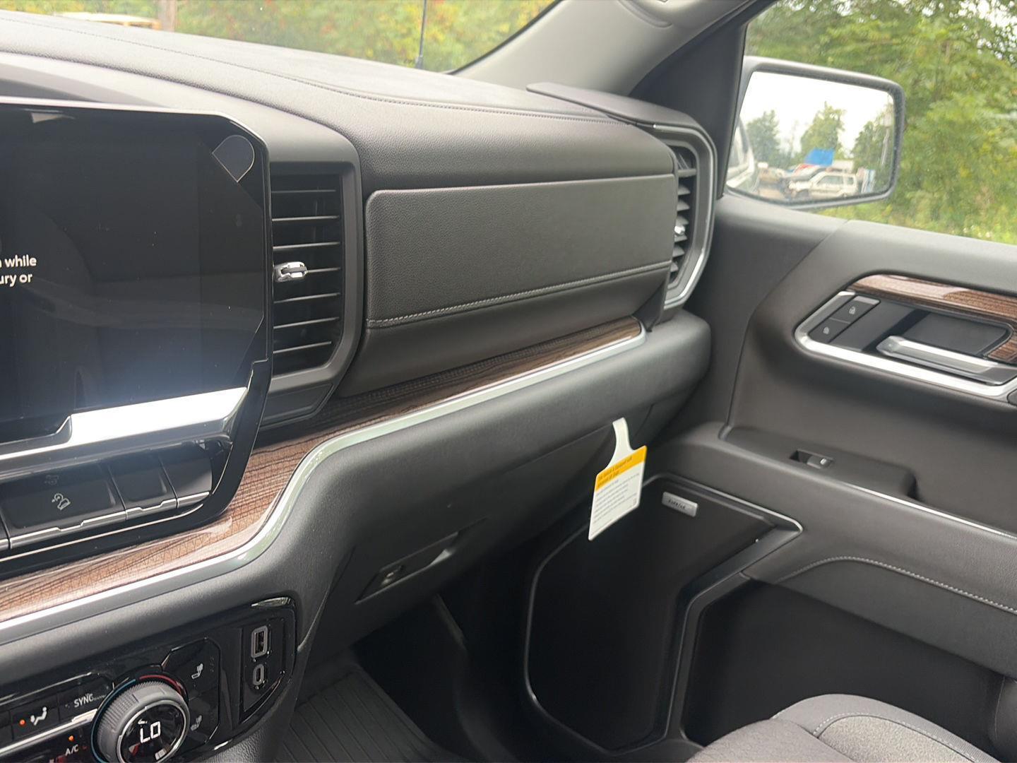 2026 Chevrolet Silverado 1500 photo 26 of 32