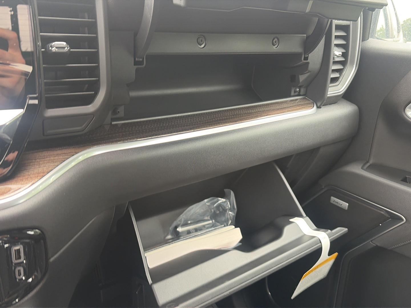 2026 Chevrolet Silverado 1500 photo 27 of 32