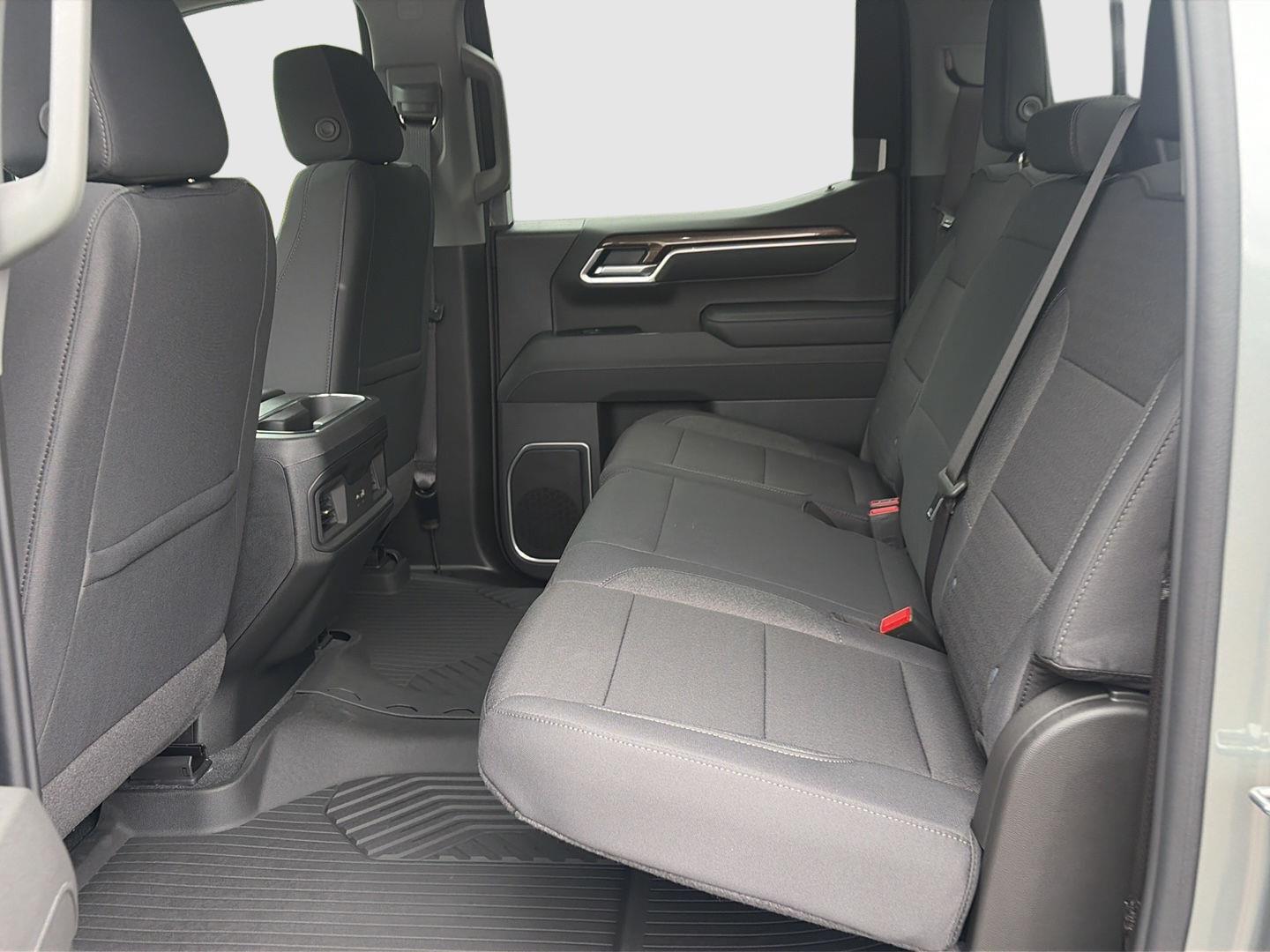 2026 Chevrolet Silverado 1500 photo 30 of 32