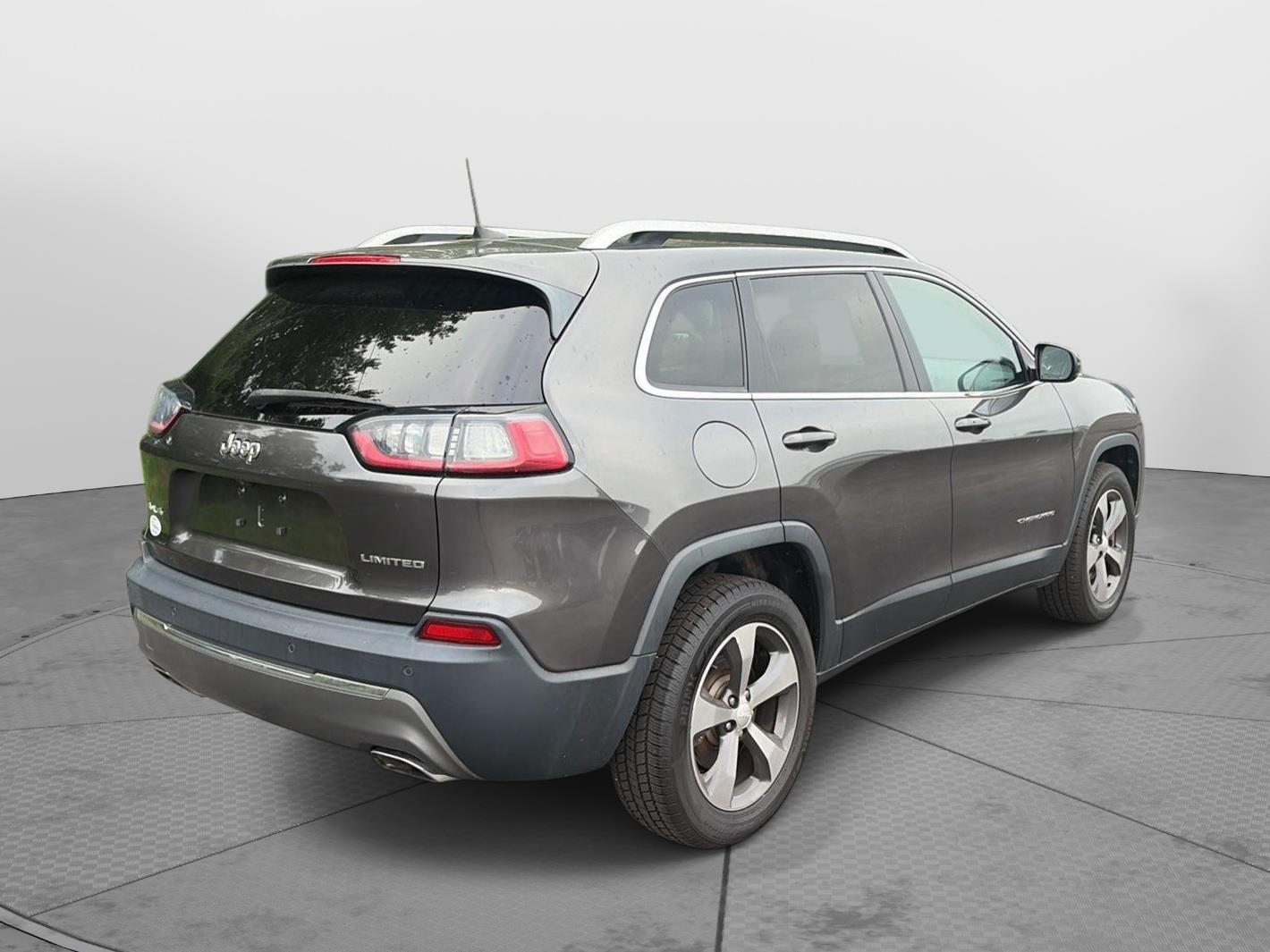 2019 Jeep Cherokee photo 7 of 38