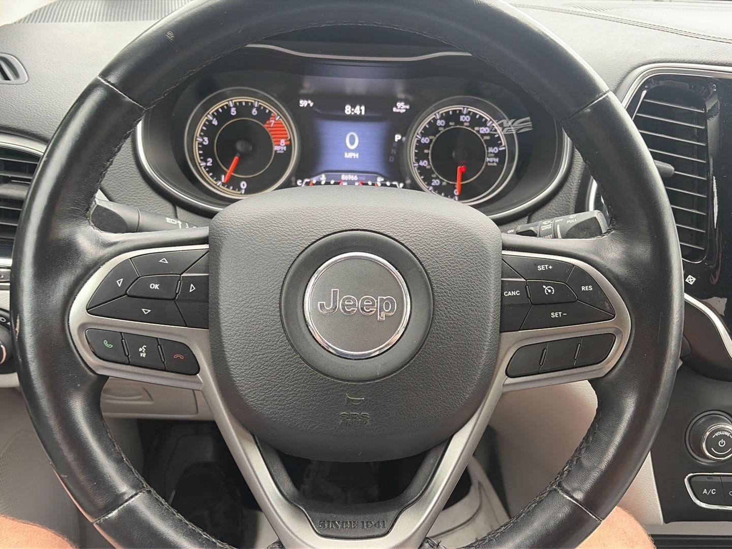 2019 Jeep Cherokee photo 16 of 38