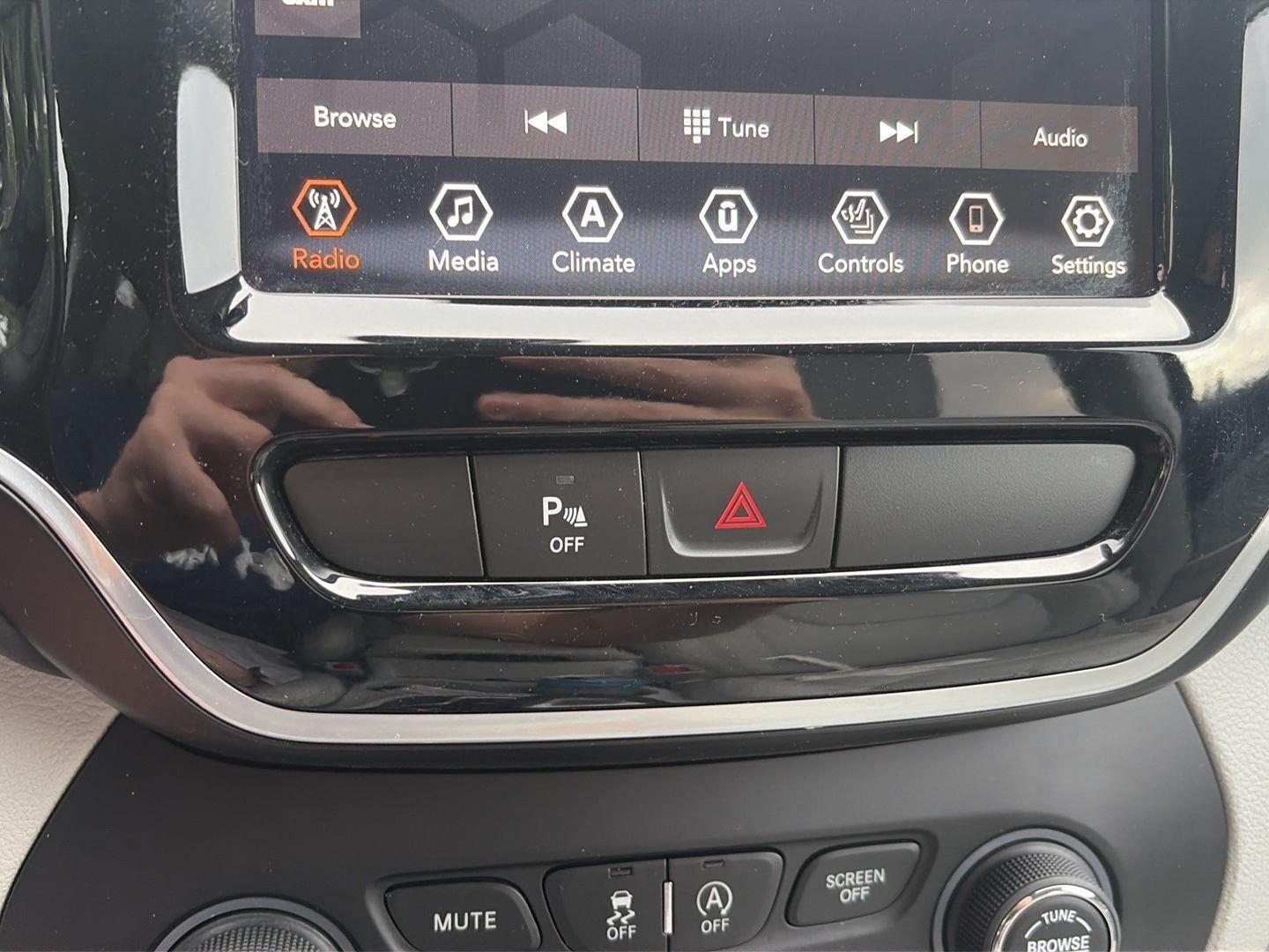 2019 Jeep Cherokee photo 23 of 38