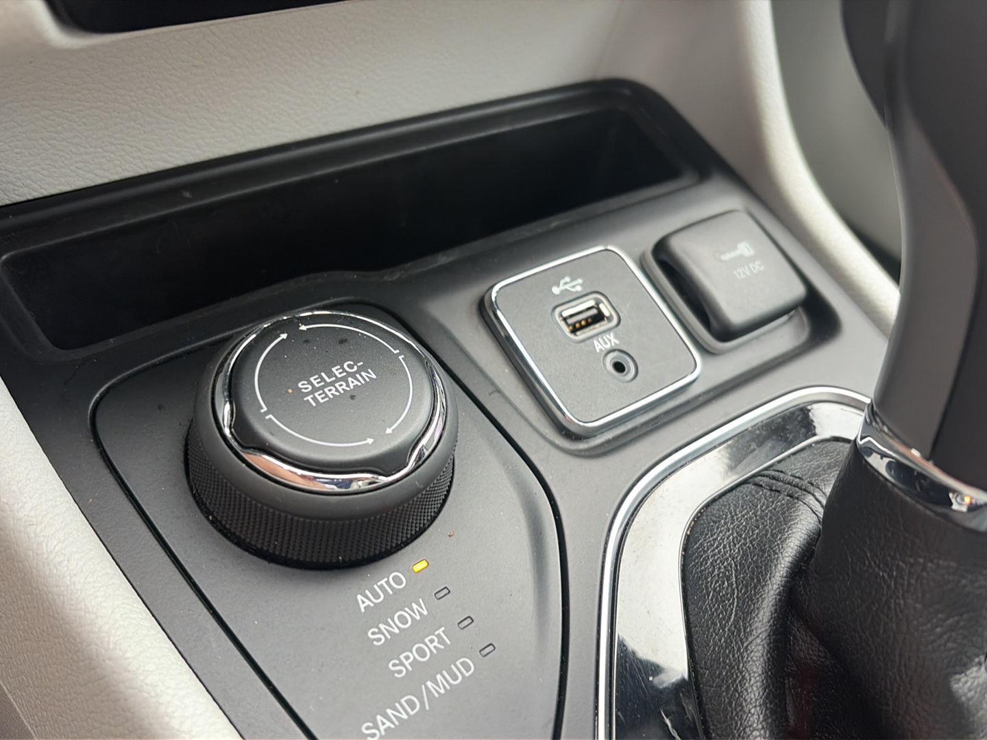 2019 Jeep Cherokee photo 25 of 38