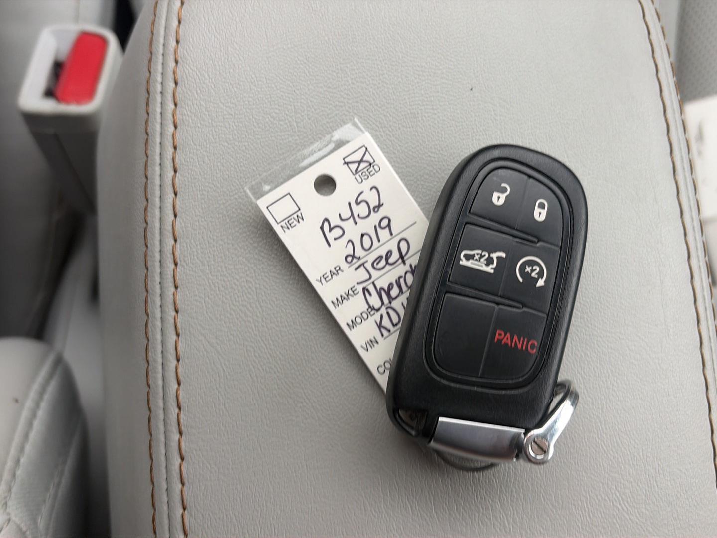 2019 Jeep Cherokee photo 28 of 38