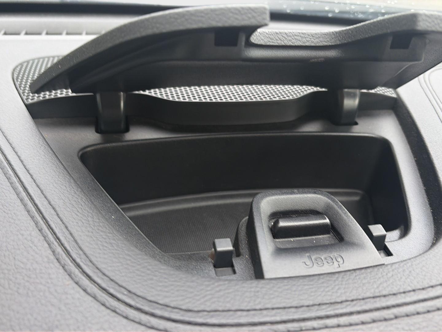 2019 Jeep Cherokee photo 31 of 38