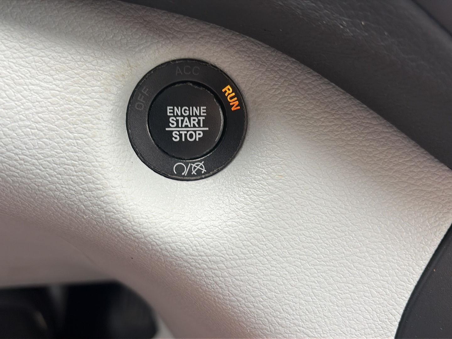 2019 Jeep Cherokee photo 32 of 38