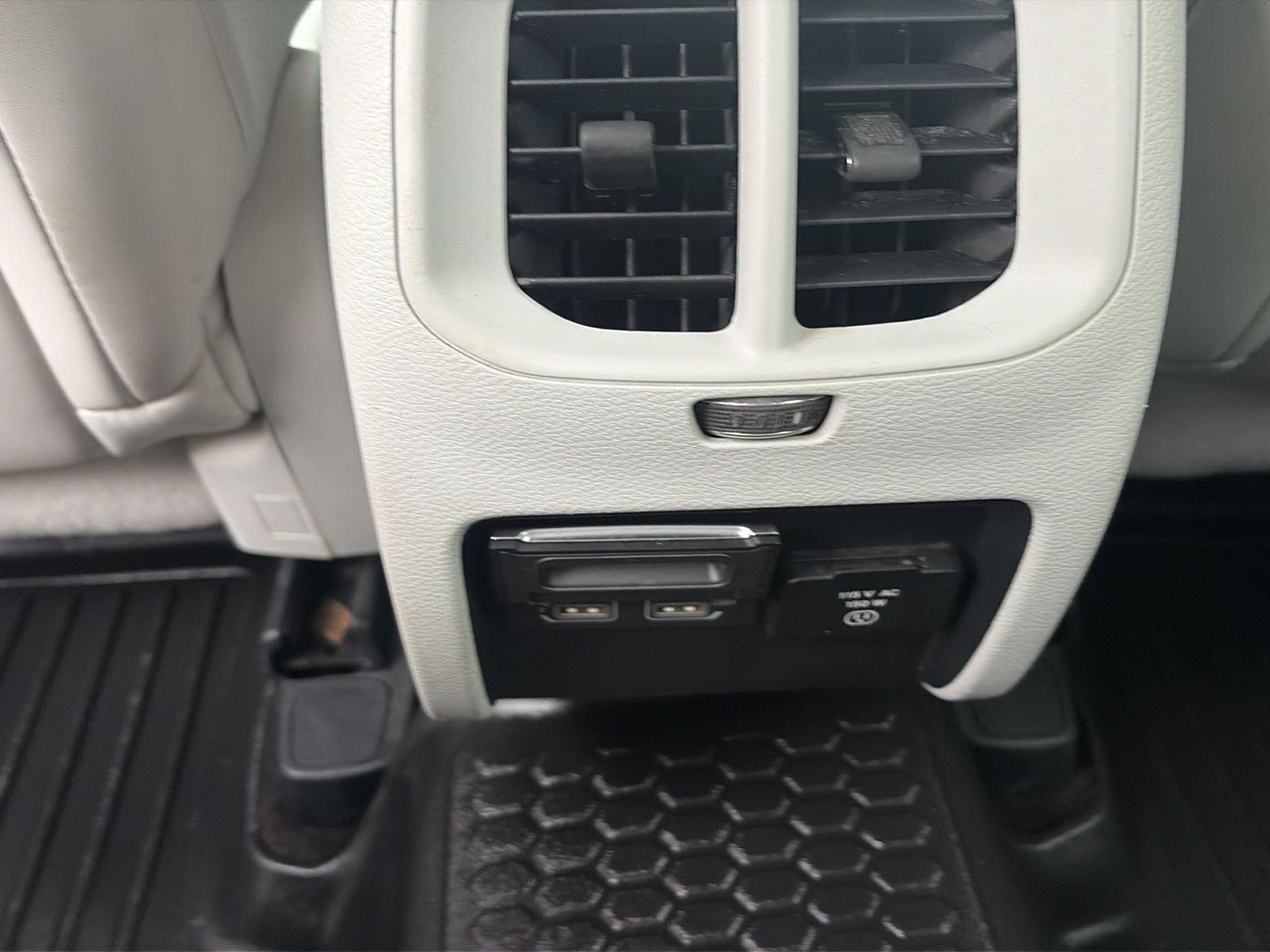 2019 Jeep Cherokee photo 37 of 38