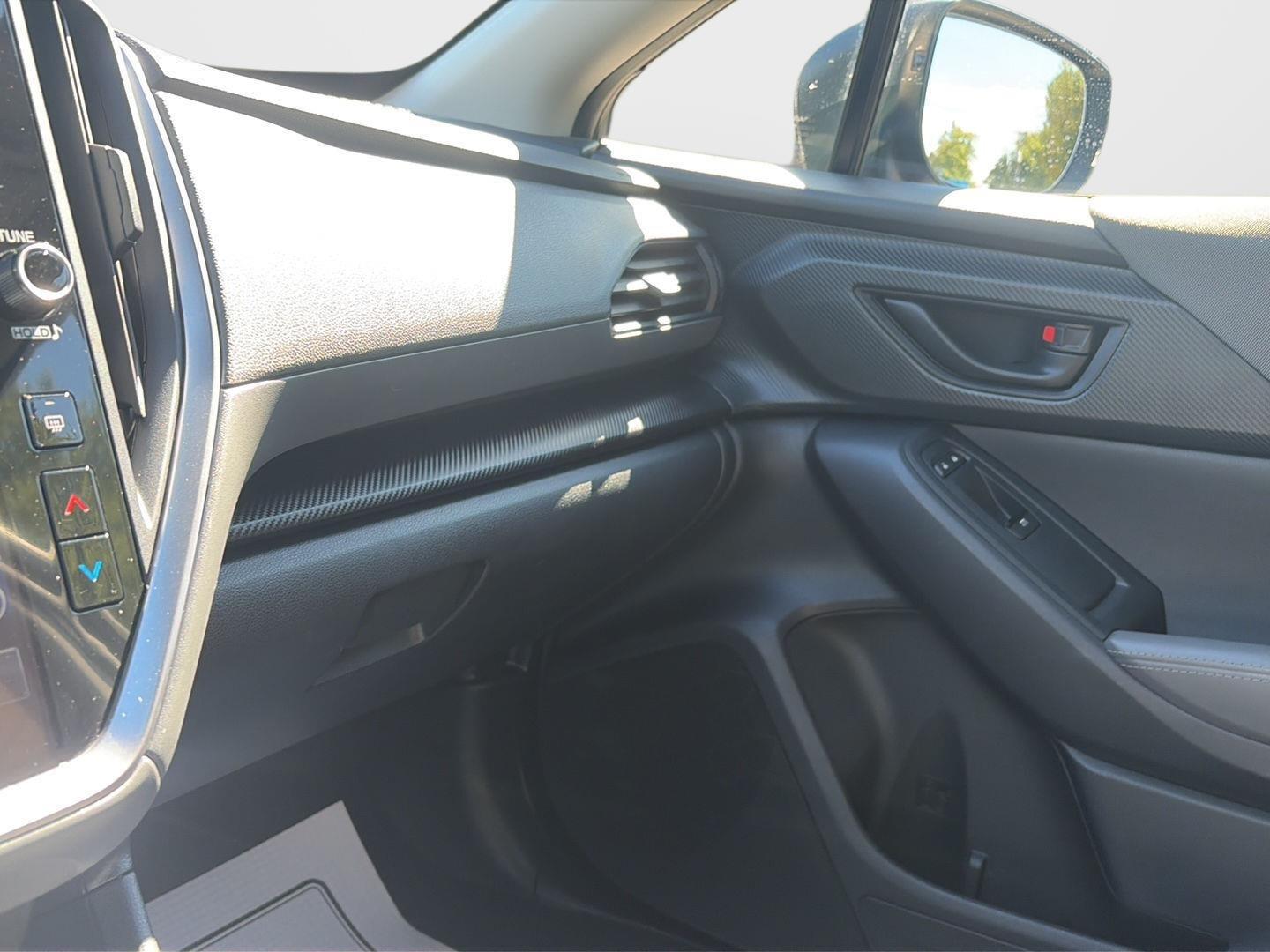 2024 Subaru Crosstrek photo 17 of 24