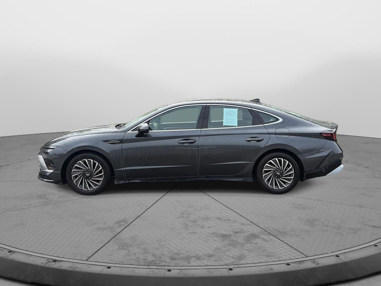 2025 Hyundai Sonata Hybrid photo 4 of 25