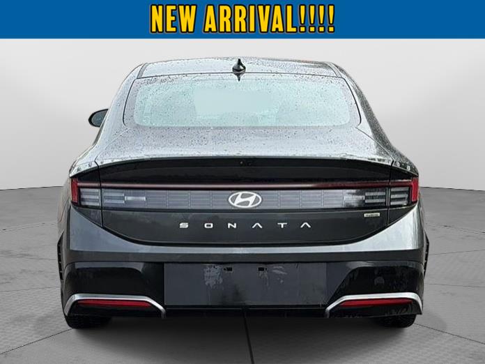 2025 Hyundai Sonata Hybrid photo 6 of 8