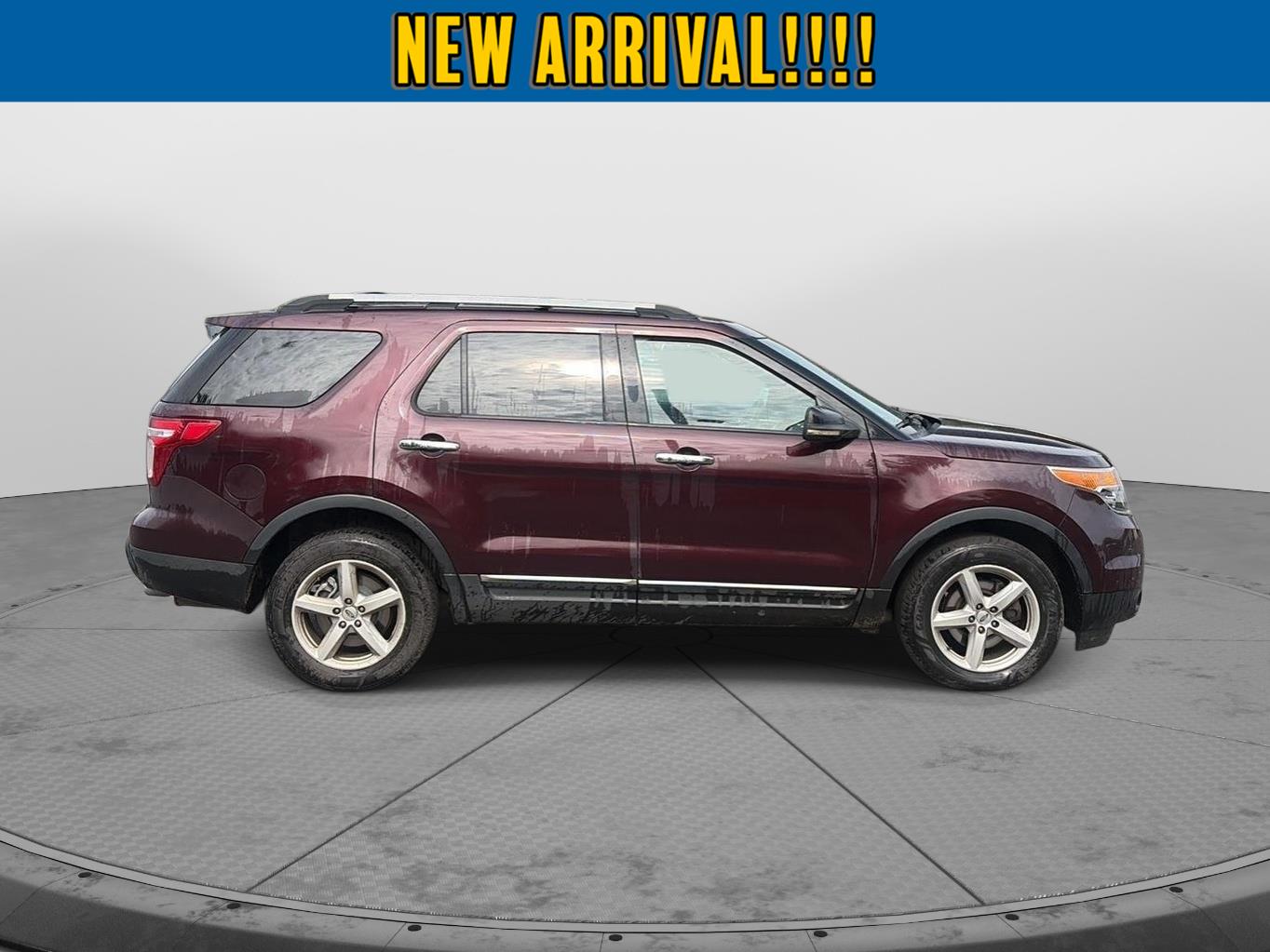 2011 Ford Explorer photo 2 of 8