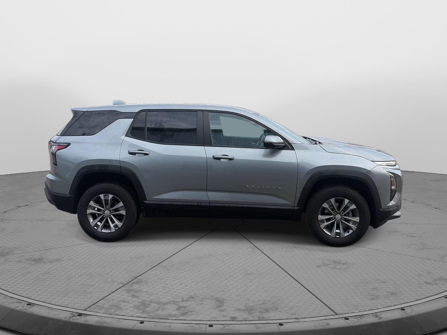 2026 Chevrolet Equinox photo 2 of 19