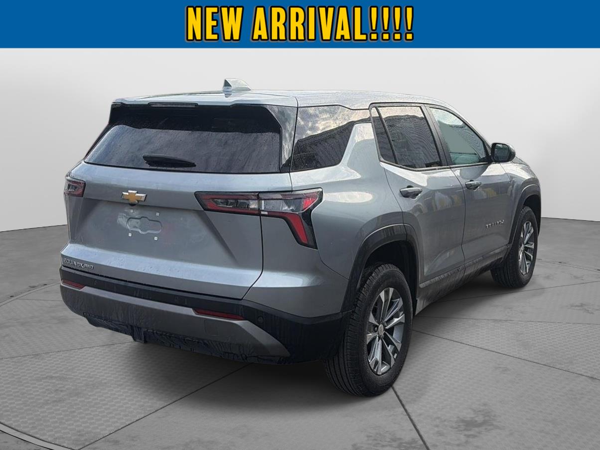 2026 Chevrolet Equinox photo 3 of 8