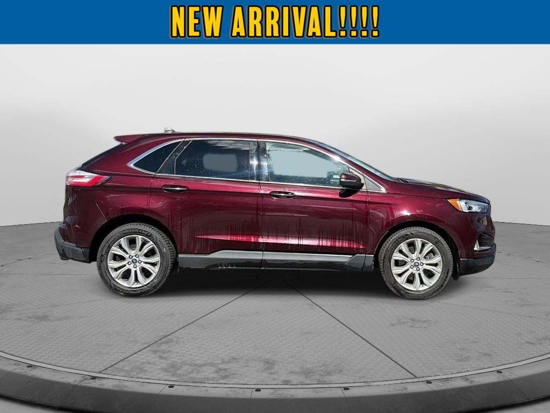 2020 Ford Edge photo 2 of 8