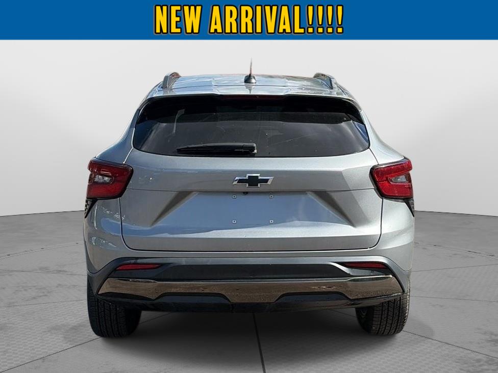 2025 Chevrolet Trax photo 4 of 8