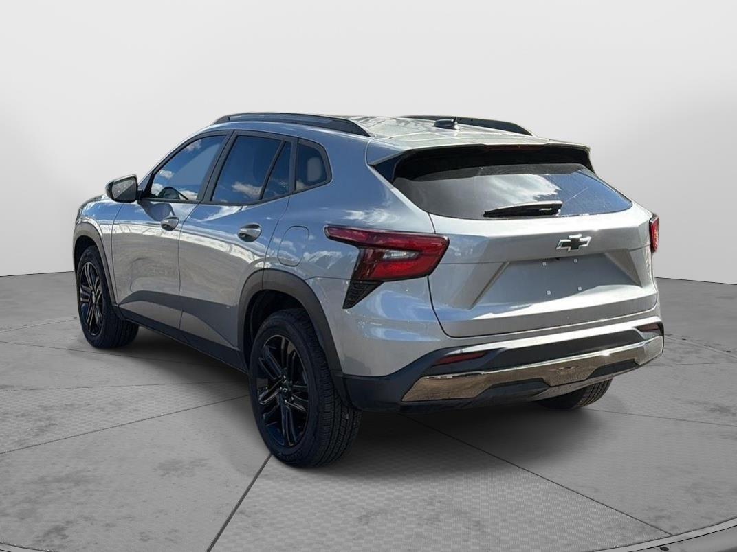 2025 Chevrolet Trax photo 5 of 23