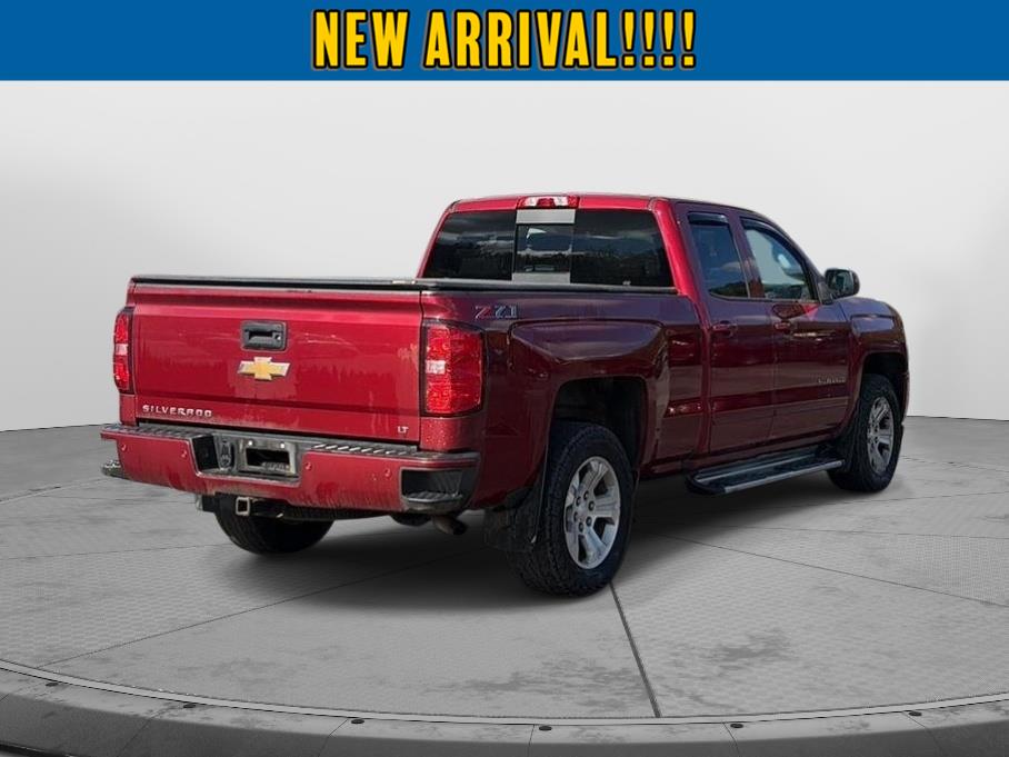 2018 Chevrolet Silverado 1500 photo 3 of 8