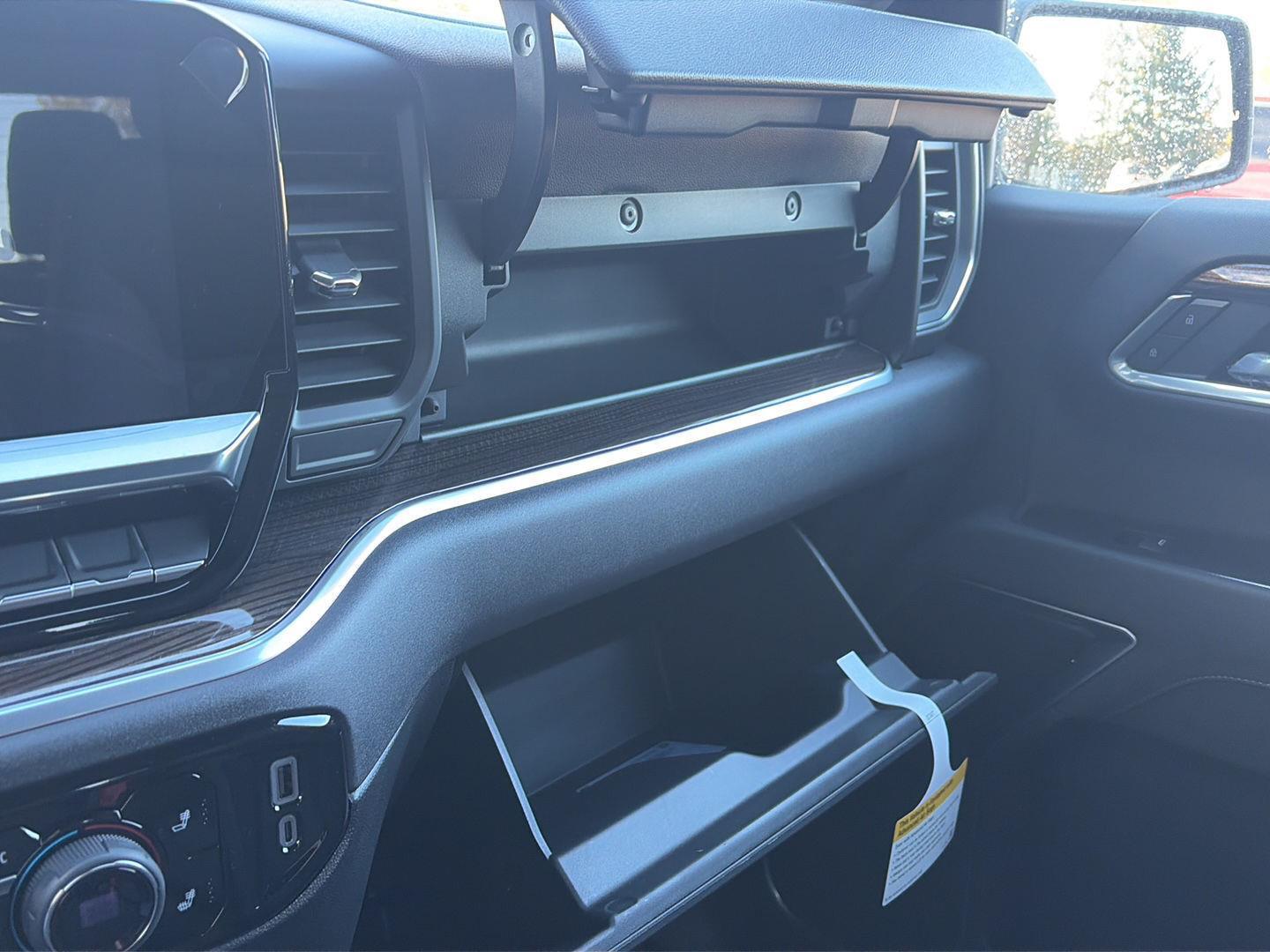 2026 Chevrolet Silverado 1500 photo 18 of 19