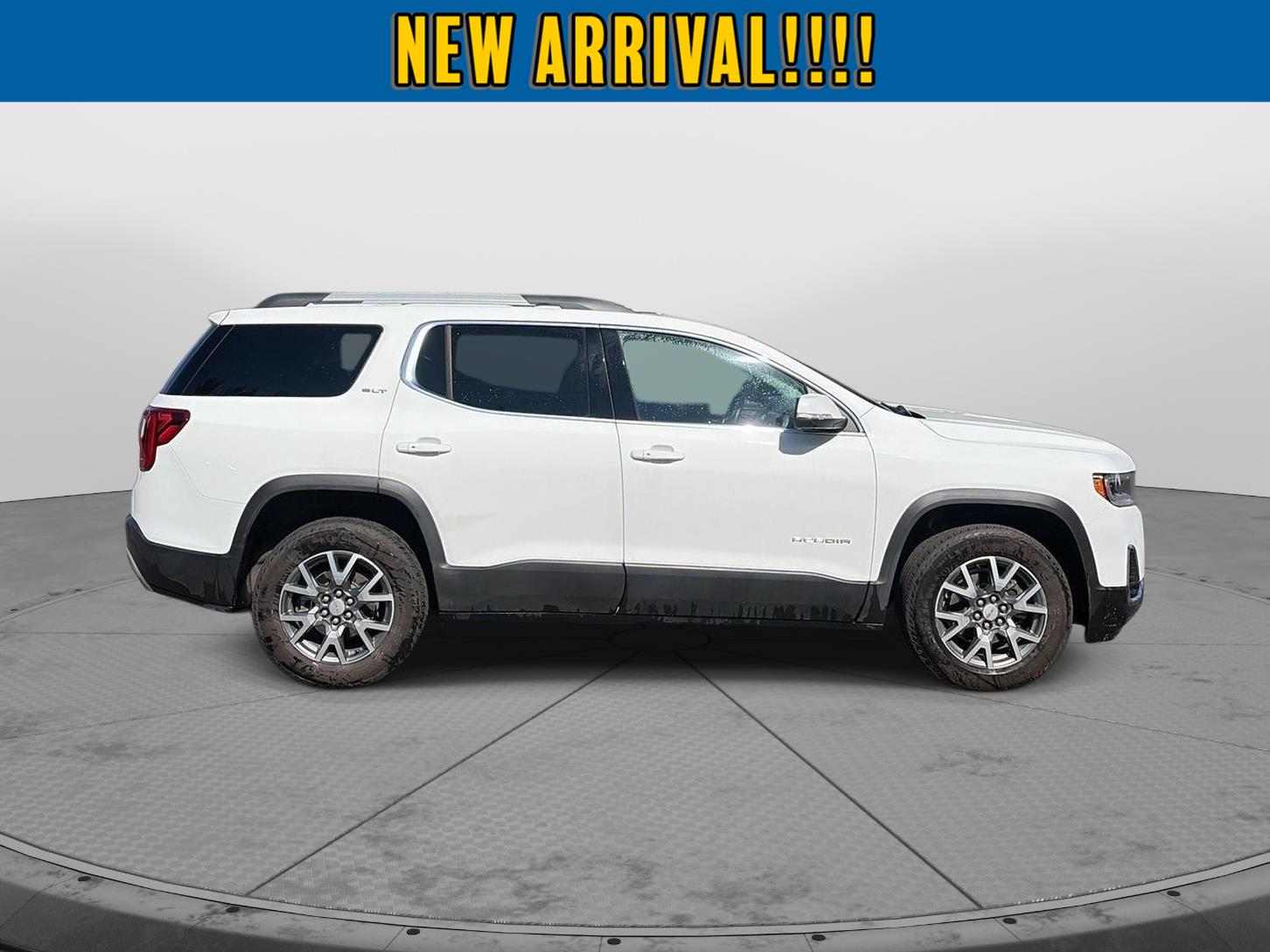 2023 GMC Acadia photo 2 of 8