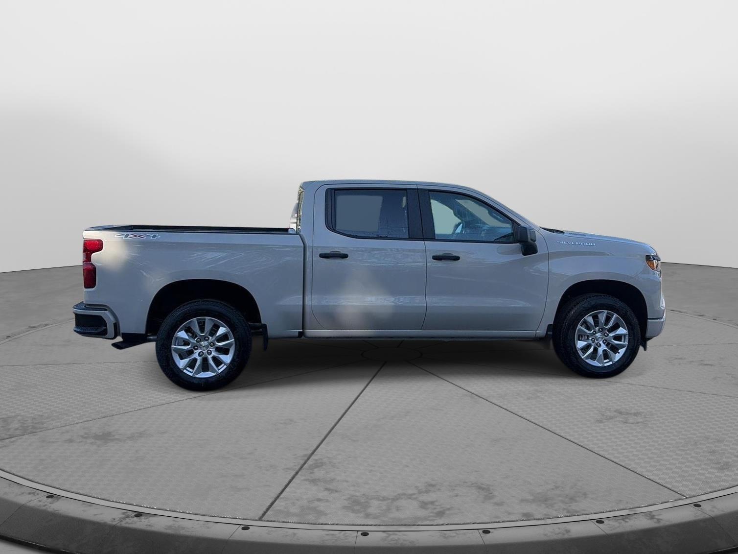 2026 Chevrolet Silverado 1500 photo 4 of 25